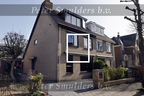 Noordwijk 31 maart 2021
Maxim Meiland haar vader Martien Moeder Erica oma partner Leroy en Sander v Betten ( vriend Erica) helpen mee met de verhuizing naar hun nieuwe huis