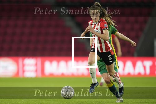 Eindhoven, 14 Mei 2021 PSV-ADO Den Haag Damesvoetbal, eindstand 6-2
Nurija v Schoonhoven