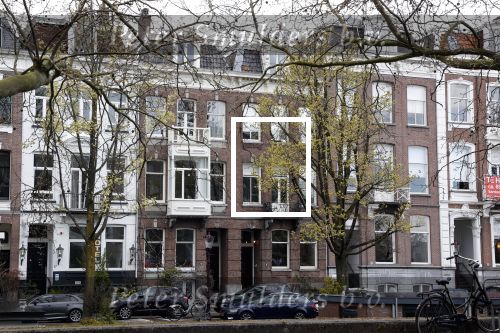 Amsterdam 14 april 2021
Olcay Gulsen heeft 2 huizen / grachtenpanden in Amsterdam .


Huis