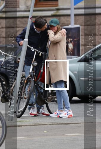 Amsterdam 8 mei 2021
Klein ongeluk tussen fietster en een jongen op een electrische dopio fiets