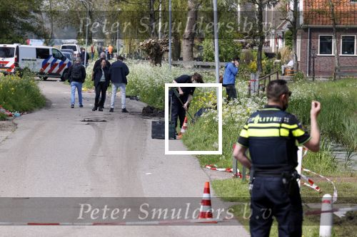 Broek en Waterland 20 mei 2021
Politie doet onderzoek naar de schietpartij/overval in Broek en Waterland . oa Karin Bloemen en boer Geet Jan v Meerveld wonen daar.
