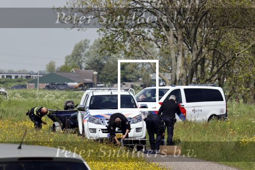 Broek en Waterland 20 mei 2021
Politie doet onderzoek naar de schietpartij/overval in Broek en Waterland . oa Karin Bloemen en boer Geet Jan v Meerveld wonen daar.