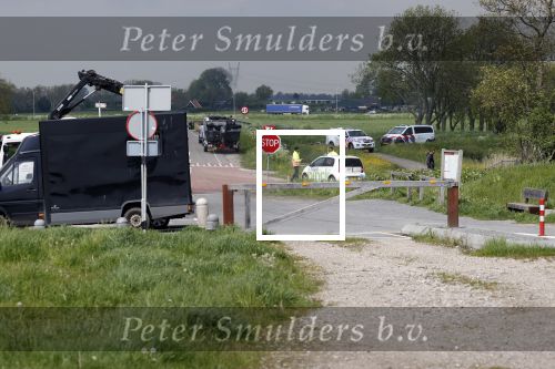 Broek en Waterland 20 mei 2021
Politie doet onderzoek naar de schietpartij/overval in Broek en Waterland . oa Karin Bloemen en boer Geet Jan v Meerveld wonen daar.