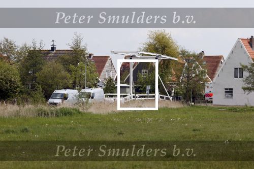 Broek en Waterland 20 mei 2021
Politie doet onderzoek naar de schietpartij/overval in Broek en Waterland . oa Karin Bloemen en boer Geet Jan v Meerveld wonen daar.