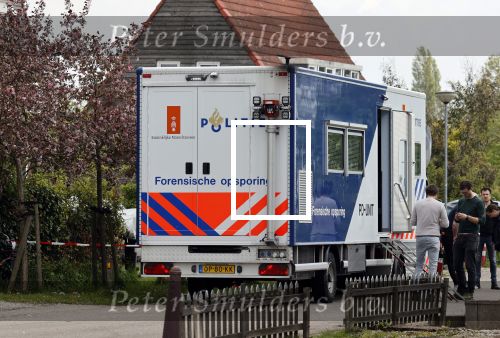 Broek en Waterland 20 mei 2021
Politie doet onderzoek naar de schietpartij/overval in Broek en Waterland . oa Karin Bloemen en boer Geet Jan v Meerveld wonen daar.