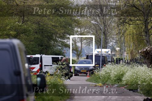 Broek en Waterland 20 mei 2021
Politie doet onderzoek naar de schietpartij/overval in Broek en Waterland . oa Karin Bloemen en boer Geet Jan v Meerveld wonen daar.