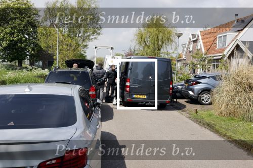 Broek en Waterland 20 mei 2021
Politie doet onderzoek naar de schietpartij/overval in Broek en Waterland . oa Karin Bloemen en boer Geet Jan v Meerveld wonen daar.