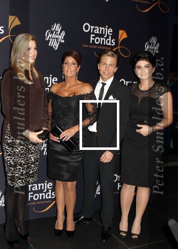 Amsterdam 9 september2013
Koningin Maxima op bezoek bij hij gelooft in mij in nieuwe de la mar.
Rachel Dre en Roxeanne Hazes waren ook aanwezig. oa Chantal janzen Martijn Fischer Cees Geel ontmoeten Maxima. Joop en Janine v d Ende en Joop Wijn zijn ook aanwezig