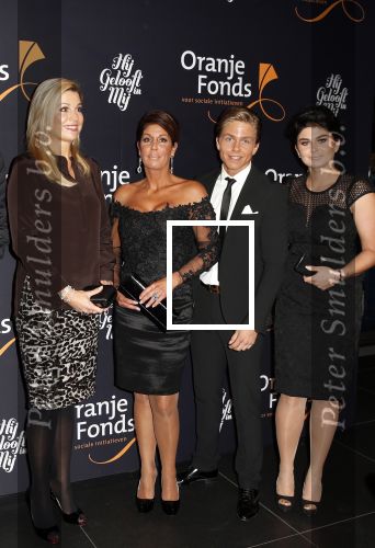 Amsterdam 9 september2013
Koningin Maxima op bezoek bij hij gelooft in mij in nieuwe de la mar.
Rachel Dre en Roxeanne Hazes waren ook aanwezig. oa Chantal janzen Martijn Fischer Cees Geel ontmoeten Maxima. Joop en Janine v d Ende en Joop Wijn zijn ook aanwezig