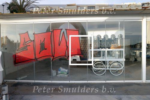 Ibiza 23 april 2021
Wesley Sneijder heeft in Jesus een huis te koop staan. Hij heeft er ook nog een prachtige villa samen met Yolanthe Cabau. Restaurant Xaxa staat te koop.