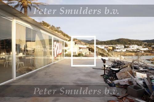 Ibiza 23 april 2021
Wesley Sneijder heeft in Jesus een huis te koop staan. Hij heeft er ook nog een prachtige villa samen met Yolanthe Cabau. Restaurant Xaxa staat te koop.