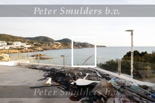 Ibiza 23 april 2021
Wesley Sneijder heeft in Jesus een huis te koop staan. Hij heeft er ook nog een prachtige villa samen met Yolanthe Cabau. Restaurant Xaxa staat te koop.