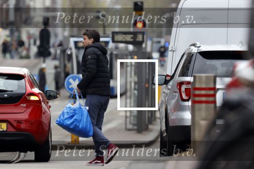 Amsterdam 8 april 2021
Rick Brandsteder brengt zijn was weg.