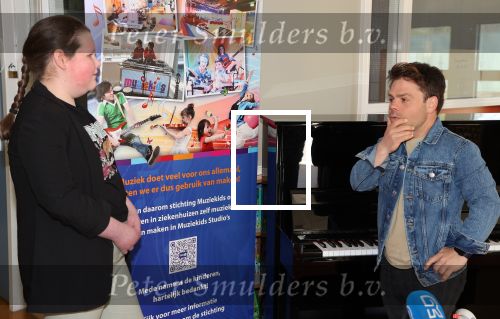 Rotterdam, 23 April 2021
Sophia Kinderziekenhuis
Roel v Velzen met de kinderen Lotte Riegen en Noud Kradolfer