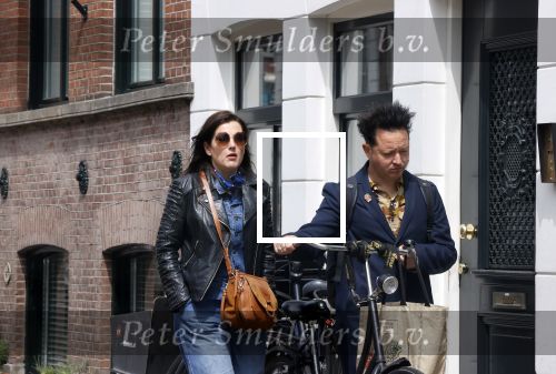 Amsterdam 14 mei 2021
Rop Verheijen met een vriendin in amsterdam zuid