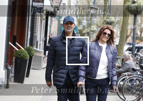 Amsterdam/ Amstelveen  10 april 2021
Ruud Gullit en zijn vriendin Karin de Rooij op de cornelis schuytstraat. Ze hebben samen een appartement in Amstelveen