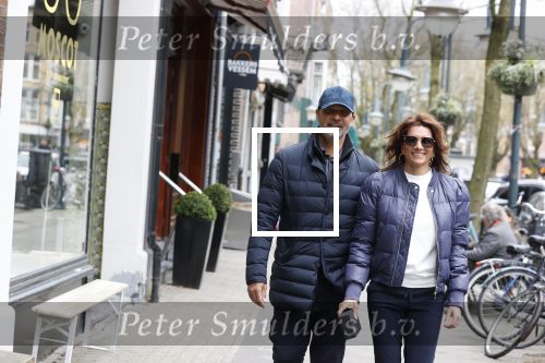 Amsterdam/ Amstelveen  10 april 2021
Ruud Gullit en zijn vriendin Karin de Rooij op de cornelis schuytstraat. Ze hebben samen een appartement in Amstelveen