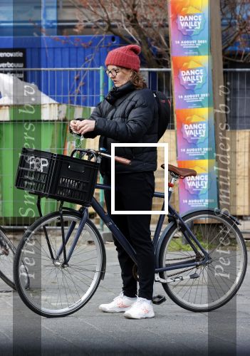 Amsterdam 13 april 2021
Sanne Wallis de Vries heeft ruzie met haar koptelefoon
