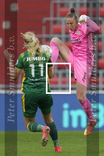 PSV-ADO Den Haag Dames, eindstand 6-2
Sari v Veenendaal