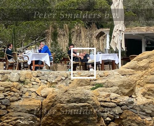 Ibiza 6 mei 2021
Sergio Herman met zijn nieuwe vriendin bij restaurant Es Xarcu