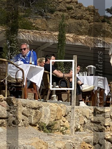 Ibiza 6 mei 2021
Sergio Herman met zijn nieuwe vriendin bij restaurant Es Xarcu