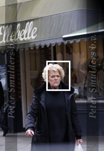 Amsterdam 7 april 2021
Simone Kleinsma doet boodschappen op de cornelis schuytstraat en gaat daarna naar de voetpedicure