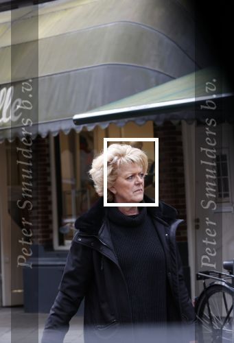 Amsterdam 7 april 2021
Simone Kleinsma doet boodschappen op de cornelis schuytstraat en gaat daarna naar de voetpedicure