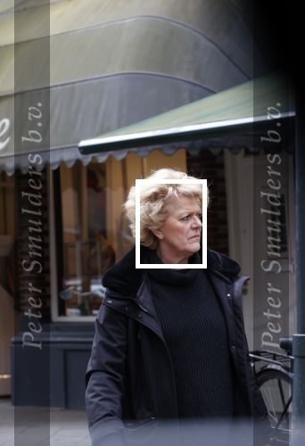 Amsterdam 7 april 2021
Simone Kleinsma doet boodschappen op de cornelis schuytstraat en gaat daarna naar de voetpedicure