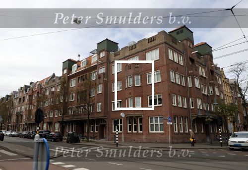 Amsterdam 7 april 2021
Simone Kleinsma doet boodschappen op de cornelis schuytstraat en gaat daarna naar de voetpedicure. Oude huis / appartement van Simone Kleinsma waar ze woonde met haar man Guus Verstraete