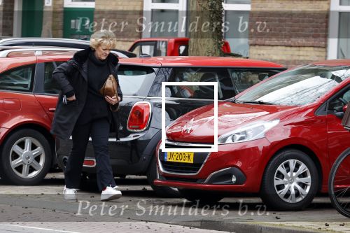 Amsterdam 7 april 2021
Simone Kleinsma doet boodschappen op de cornelis schuytstraat en gaat daarna naar de voetpedicure