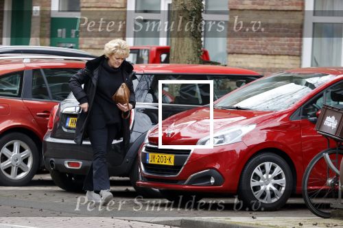 Amsterdam 7 april 2021
Simone Kleinsma doet boodschappen op de cornelis schuytstraat en gaat daarna naar de voetpedicure