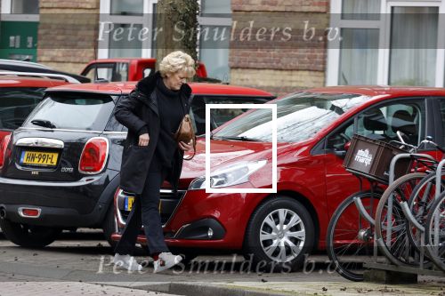 Amsterdam 7 april 2021
Simone Kleinsma doet boodschappen op de cornelis schuytstraat en gaat daarna naar de voetpedicure