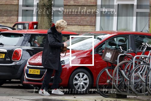 Amsterdam 7 april 2021
Simone Kleinsma doet boodschappen op de cornelis schuytstraat en gaat daarna naar de voetpedicure