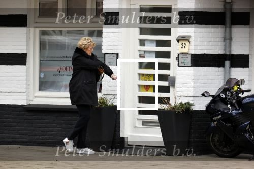 Amsterdam 7 april 2021
Simone Kleinsma doet boodschappen op de cornelis schuytstraat en gaat daarna naar de voetpedicure