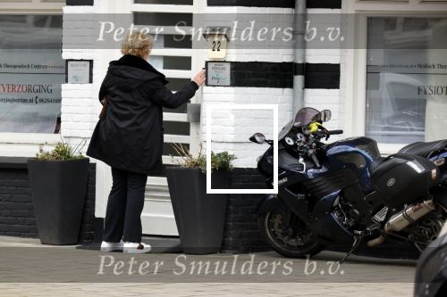 Amsterdam 7 april 2021
Simone Kleinsma doet boodschappen op de cornelis schuytstraat en gaat daarna naar de voetpedicure