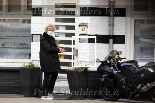 Amsterdam 7 april 2021
Simone Kleinsma doet boodschappen op de cornelis schuytstraat en gaat daarna naar de voetpedicure