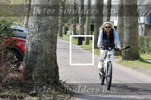 Bergen 19 april 2021
Sonja Bakker fietst op haar mountainbike naar huis