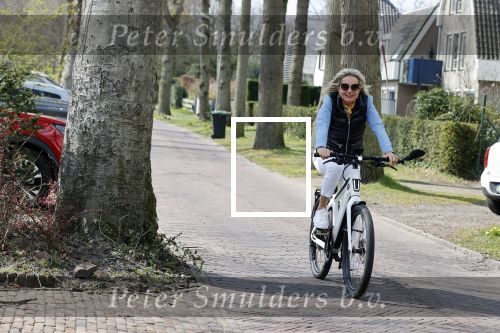 Bergen 19 april 2021
Sonja Bakker fietst op haar mountainbike naar huis