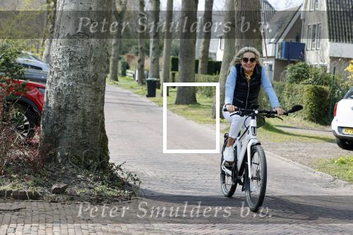 Bergen 19 april 2021
Sonja Bakker fietst op haar mountainbike naar huis