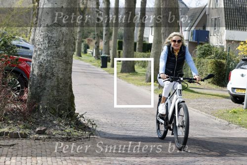 Bergen 19 april 2021
Sonja Bakker fietst op haar mountainbike naar huis