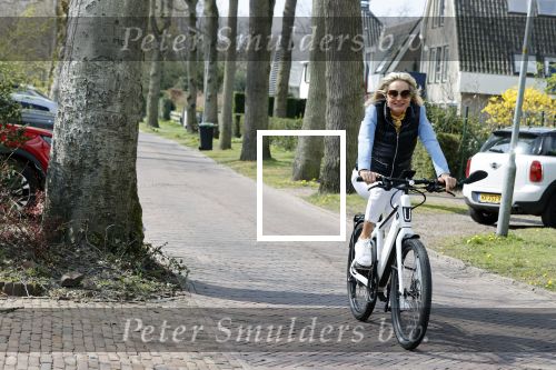 Bergen 19 april 2021
Sonja Bakker fietst op haar mountainbike naar huis
