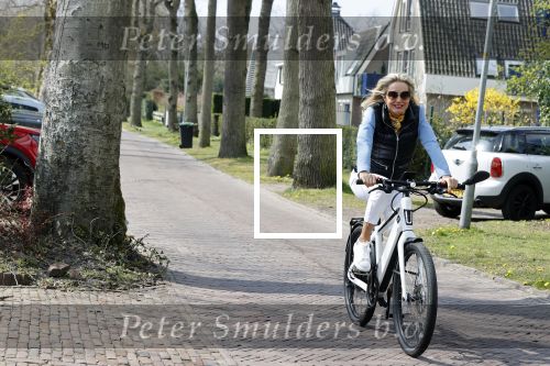 Bergen 19 april 2021
Sonja Bakker fietst op haar mountainbike naar huis