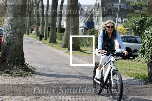 Bergen 19 april 2021
Sonja Bakker fietst op haar mountainbike naar huis