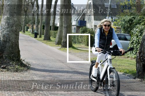 Bergen 19 april 2021
Sonja Bakker fietst op haar mountainbike naar huis