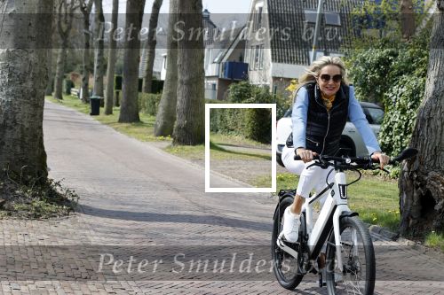 Bergen 19 april 2021
Sonja Bakker fietst op haar mountainbike naar huis