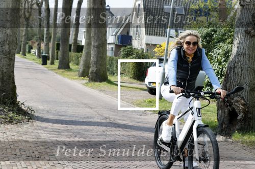 Bergen 19 april 2021
Sonja Bakker fietst op haar mountainbike naar huis