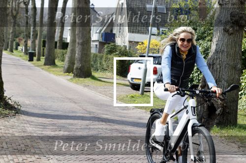 Bergen 19 april 2021
Sonja Bakker fietst op haar mountainbike naar huis