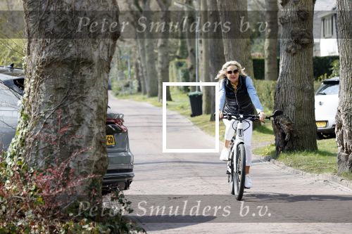 Bergen 19 april 2021
Sonja Bakker fietst op haar mountainbike naar huis