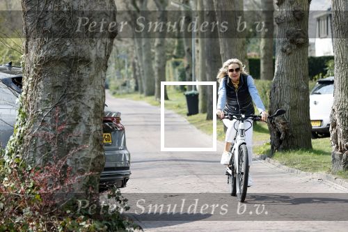 Bergen 19 april 2021
Sonja Bakker fietst op haar mountainbike naar huis