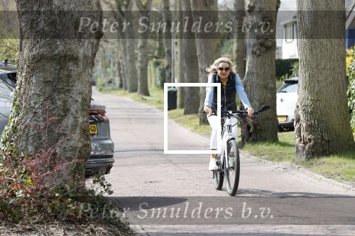 Bergen 19 april 2021
Sonja Bakker fietst op haar mountainbike naar huis